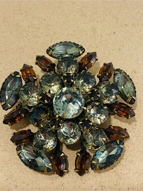 Vintage Mid Century Layered Cluster Brooch Rootbeer Brown Champagne Rivet Back